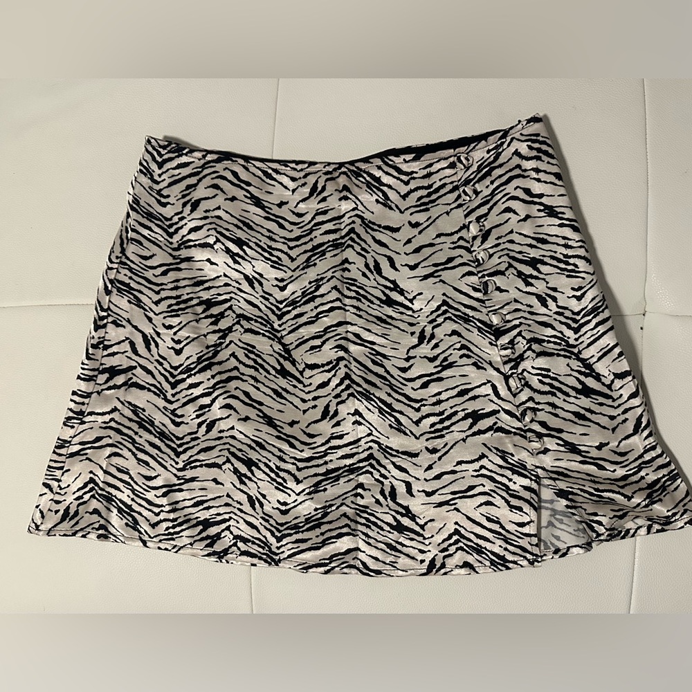 Zara shiny cream and black print mini skirt size Med with undershorts